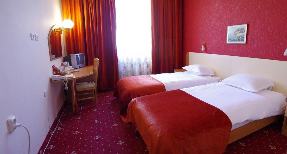 Hotel Balkan Gabrovo Exterior photo