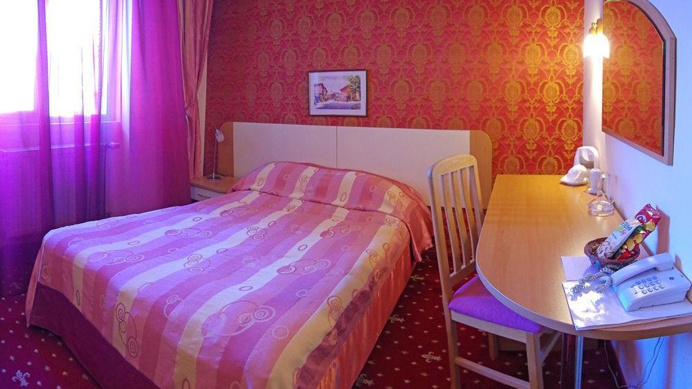 Hotel Balkan Gabrovo Exterior photo