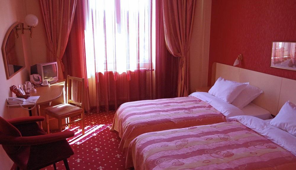 Hotel Balkan Gabrovo Exterior photo